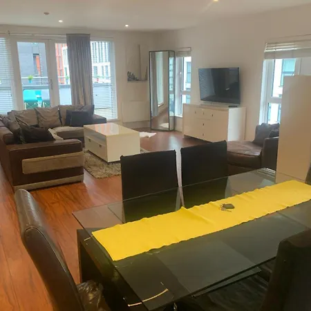 Spacious Central Penthouse Apartment With Parking-3
